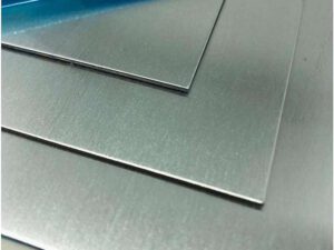 Blechen, Platten, Profilen und Ronden aus Materialien wie Aluminiumblech, verzinkte Stahlbleche, Messingblech, Stahlblech und Edelstahlblech in V2A- und V4A-Qualität, Riffelblech, Karosserieblech maßgeschneidert für Ihre Bedürfnisse. Nutzen Sie unsere aktuellen Rabatte! Verpassen Sie nicht diese Gelegenheit und sparen Sie bei Ihrer Bestellung. Blech online kaufen war noch nie so einfach und günstig. Wir garantieren hohe Qualität und schnelle Lieferung, für alle unsere Produkte in verschiedenen Stärken: 0,5mm, 0,7mm, 0,75mm, 1mm, 1,5mm, 2mm, 3mm, 4mm und 5mm. Bestellen Sie Ihren Blechzuschnitt nach Maß oder Blechstreifen bequem online bei uns